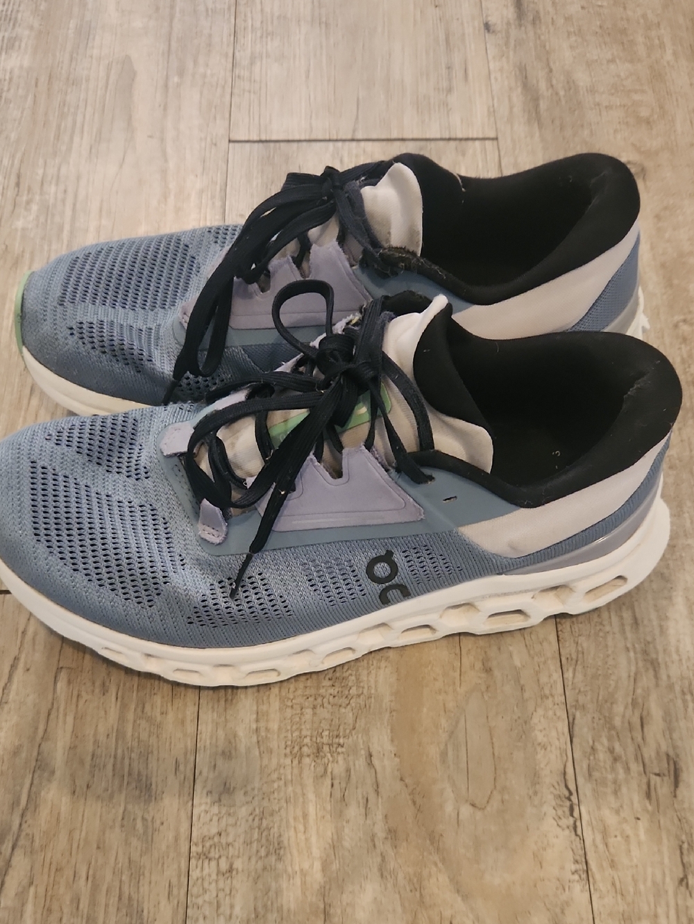 On Cloud Running Sneakers in Light Blue And Purple Cloudstratus 3